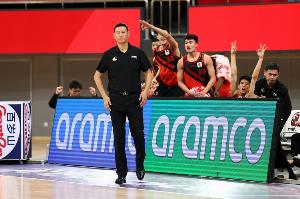 李楠重新执掌教鞭，担任北京男篮主教练，率队力争CBA冠军