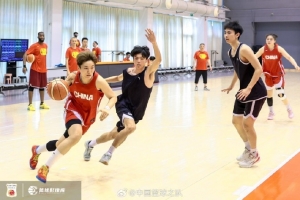 中国女篮备战中，与北体大男篮开展对抗训练