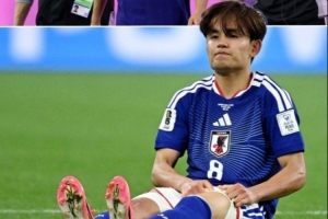 板仓滉讨论久保建英的伤势:他表示久保的情况今天更加稳定,希望只是轻微受伤