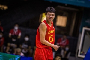 王俊杰与杨瀚森归队后，中国男篮表现如何？专家分析：有望击败日本，锋线实力增强