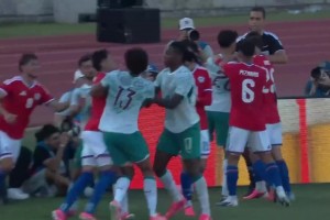 智利附加动作引冲突！莱奥与罗曼推搡缠斗均被直红罚下！