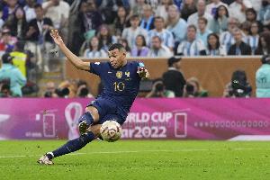 迪萨西谈2022世界杯：姆巴佩最出色，凯恩最难应对，登贝莱最幽默