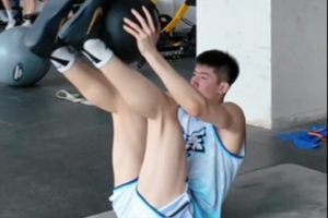 山东队发布训练片段:辉煌成就源于训练场上的日夜磨炼