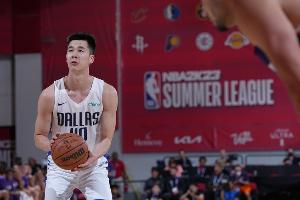 郭昊文2022年代表独行侠参加NBA夏季联赛,出场2场,收获10分1篮板2助攻