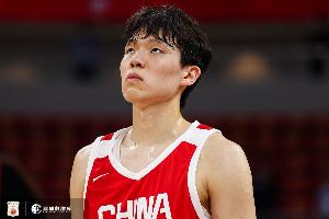 杨瀚森在国家队排名第三中锋,应以继伟大秋为内外核心出战