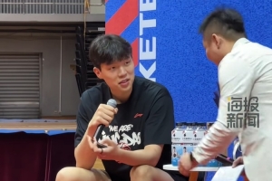 杨瀚森读信遇生僻字受阻,主持人呼吁多加练习,最终仍未能识别