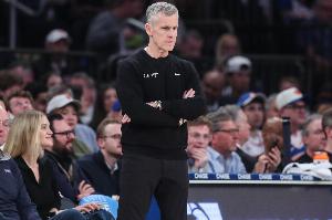 多诺万接受马刺助教职位，NBA执教首战对阵马刺