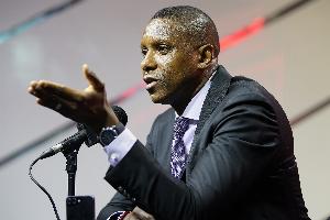 加福德认为：NBA本质上是一门生意，对乌杰里上任后的运营并不感到意外