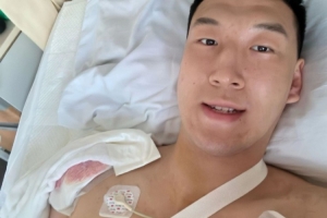 杜润旺术后照曝光：成功将胳膊送入“厂”中维修，期待早日康复