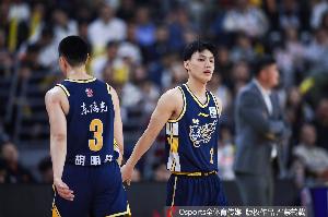 朱芳雨透露：徐杰、胡明轩因伤病退出国家队 小胡膝盖受损