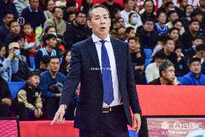 分析：下赛季北京队必换教练，理想人选为外籍教练，本土教练难以掌控更衣室
