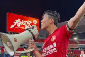 最终,辽宁铁人楠波湾主场以1-5负于山东泰山,结束了之前的连续三场胜利