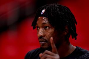 黄蜂以全额中产签下芬尼，4070万交易特例保留