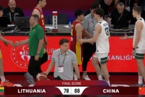 张宇辰手感不佳，中国U17男篮远投火力减弱，陈昱休投篮不准