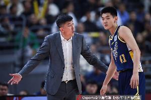 解说：杜锋言语可能过于直白，孩子更偏爱温和引导，他也有路径依赖倾向