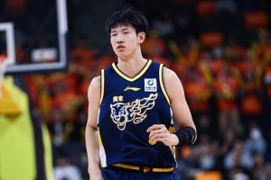 NBA三分线！黄明依洛杉矶特训视频 一分钟内连中18记三分