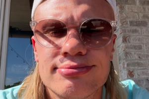 阳光明媚的大男孩！备战世界杯的哈兰德分享自拍照