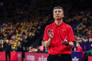 媒体人指出：双方均致力于实战演练，郭导若真心求胜，不应在比分追平后不调整阵容