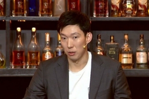 周琦指出：第三节马刺过于个人主义，经验和心态存疑，应加强传球配合