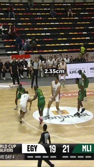 现役之最！埃及2米36巨人中锋亮相世预赛 NBA史上最高球员2米31