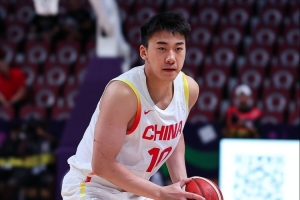 媒体人：对方体型相当或更胜一筹，王俊杰表现略显吃力
