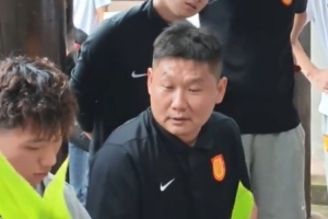 铜梁龙战士于安居古城感受端午传统，刘建业制作粽子恩加德乌制作糍粑