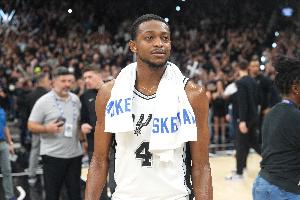 福克斯:我致力于使球队保持稳定,并在对手崛起时保持专注
