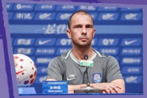 津门虎教练：我们正面临极其艰难的时刻，于根伟将大家团结在一起