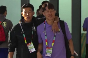 亚洲一哥也黏人？孙兴慜世界杯赛后强搂队友，步伐逐渐愉悦~