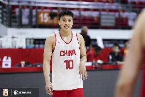 媒体人士透露:男篮教练团队安排队员休息三天,7号晚上将重新在北京集结