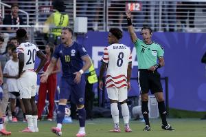 白宫直接电话FIFA请求重新审视巴洛贡红牌事件，FIFA坚称不受影响