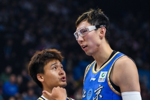 媒体人:李楠为北京最佳人选 赵睿重返队伍 周琦美国康复中