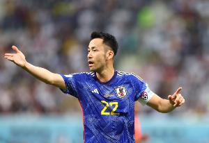 吉田麻也谈论远藤航受伤退赛：若忽视小问题，可能导致严重后果