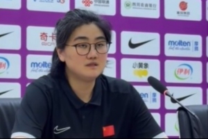 中国U17女篮主教练谈对老牌职业俱乐部的较量:队员展现团队协作精神