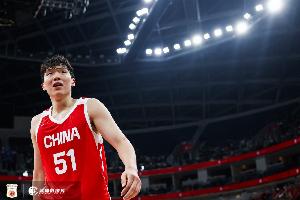 媒体人:球迷期待杨瀚森能大胜对手 他需调整心态适应国家队
