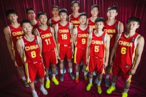 媒体人:对手的身体对抗十分激烈,国青队员们感到有些不知所措