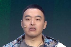 冯潇霆表示:C罗这个年纪状态波动很常见,他无疑是金字塔顶端的球星