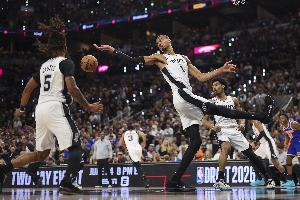 本赛季季后赛马刺22岁及以下球员共得1325分，刷新NBA历史记录